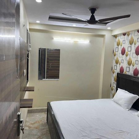 Hotel O Devansh Inn New Delhi Exterior photo